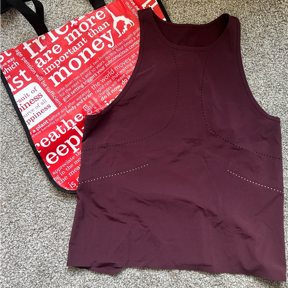 Lululemon size 8 vented tank EUC